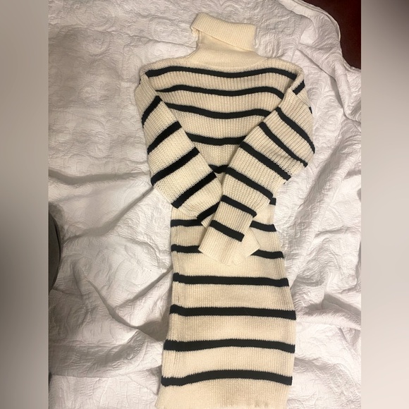 Striped turtle neck sweater dress - Picture 8 of 8